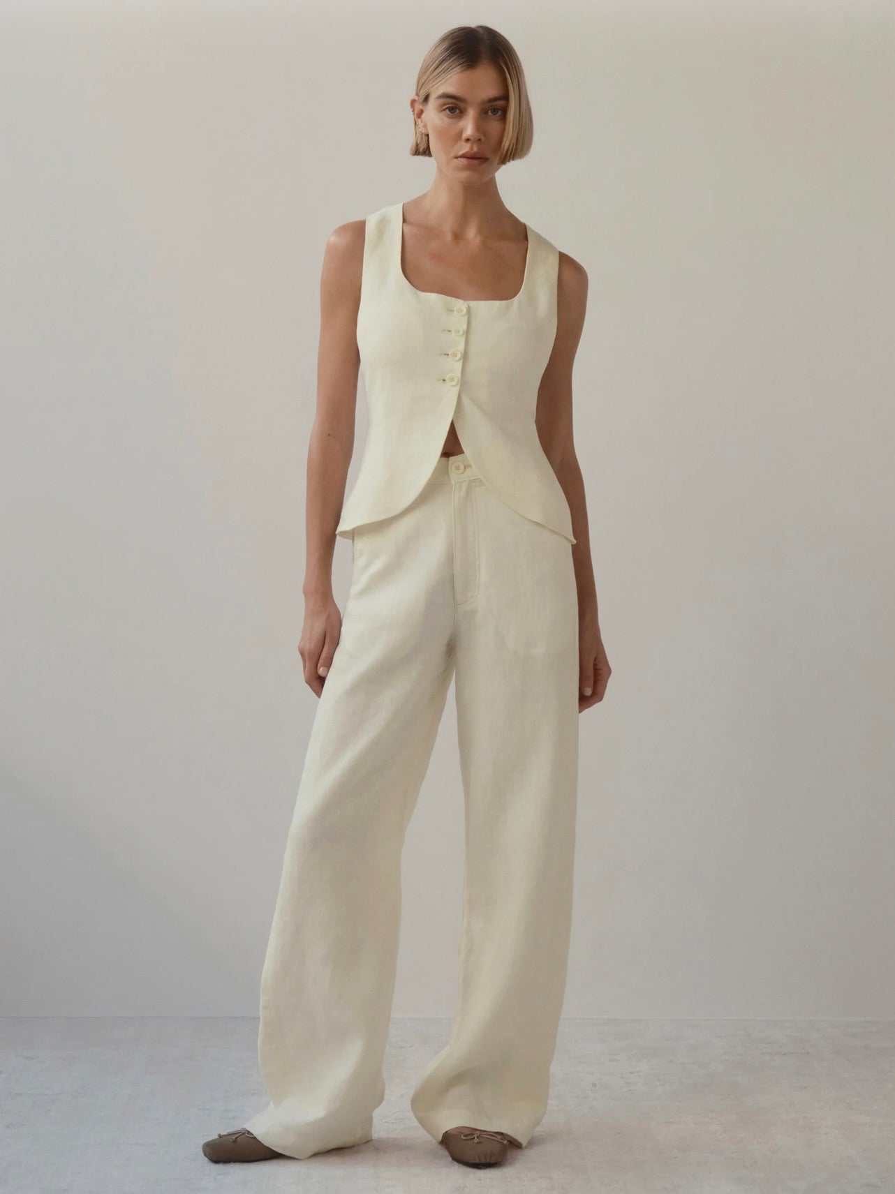 Cream-Hued Natural Fiber Wrinkle-Resistant Day-to-Night Trousers