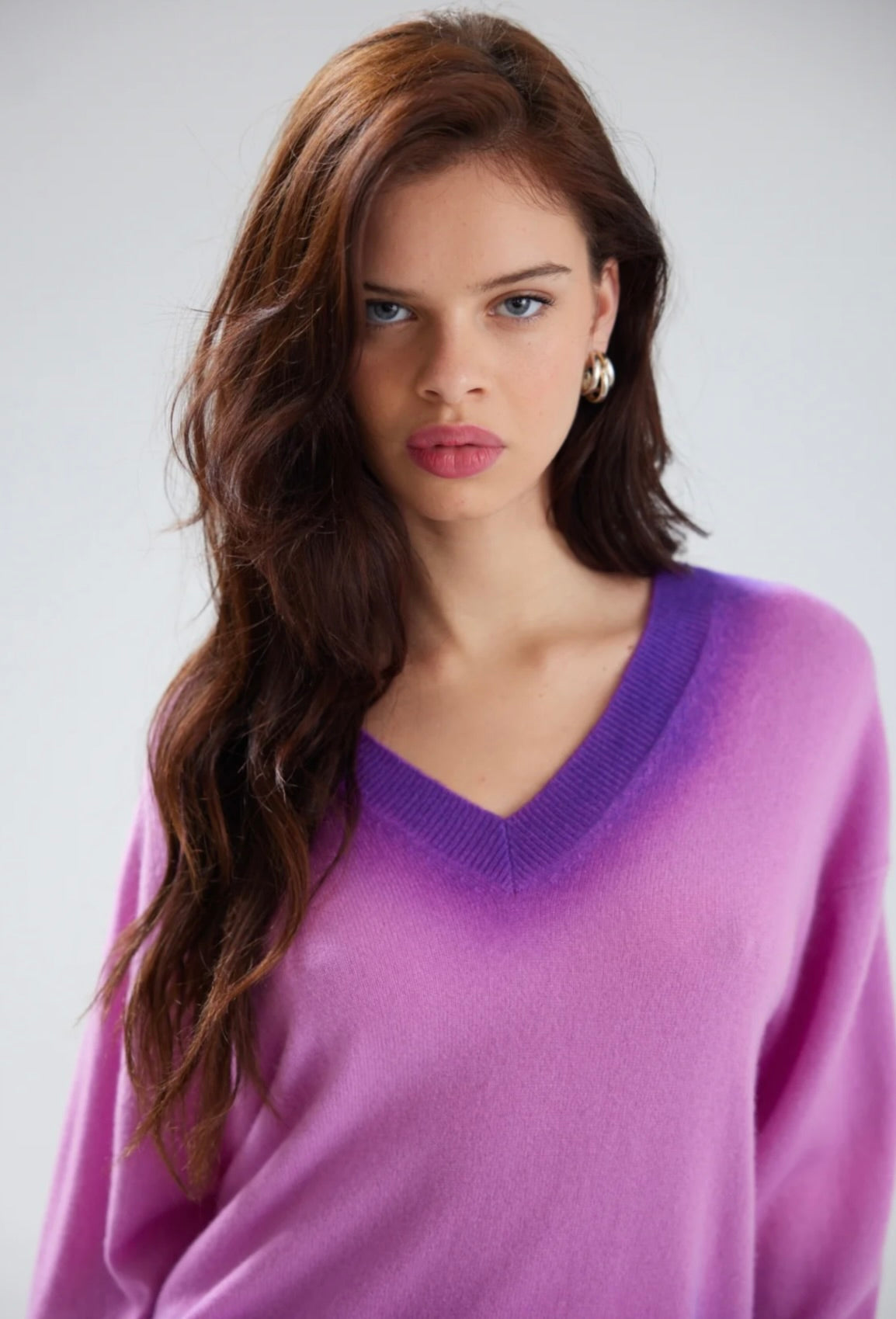 Bramble Cashmere Sweater with Dip Trim V-Neck