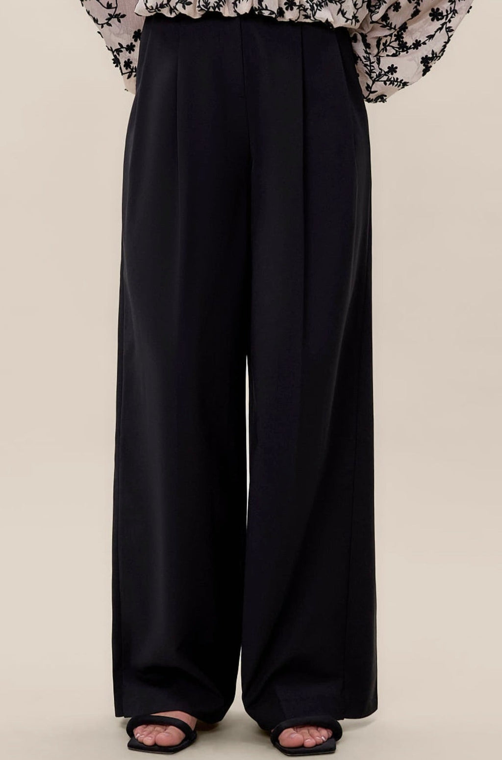 Black Low-Rise Wool Blend Pleated Trousers