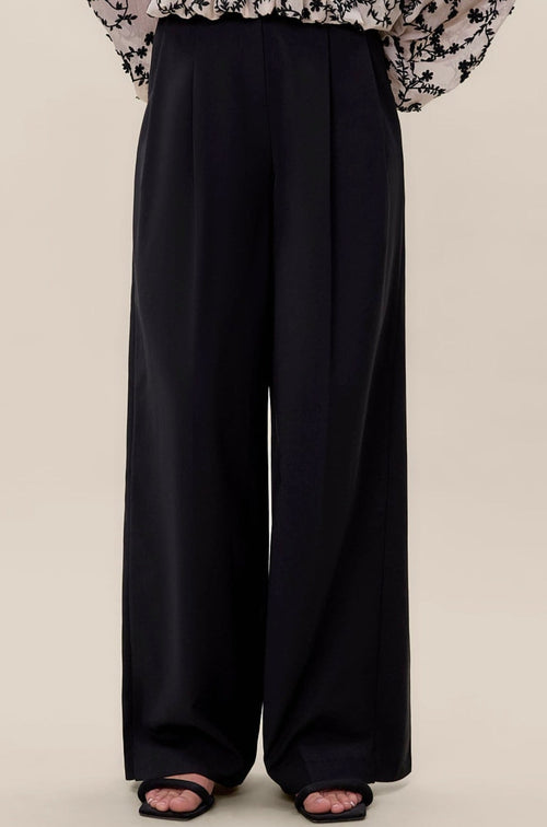 Black Low-Rise Wool Blend Pleated Trousers