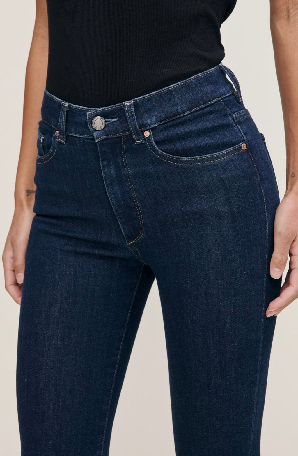 ‌High-Rise Cropped Denim