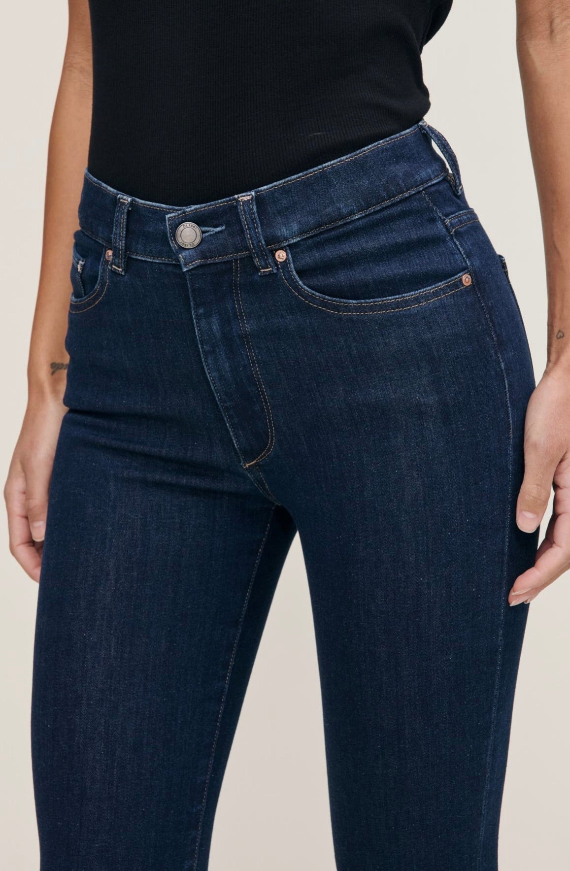 ‌High-Rise Cropped Denim