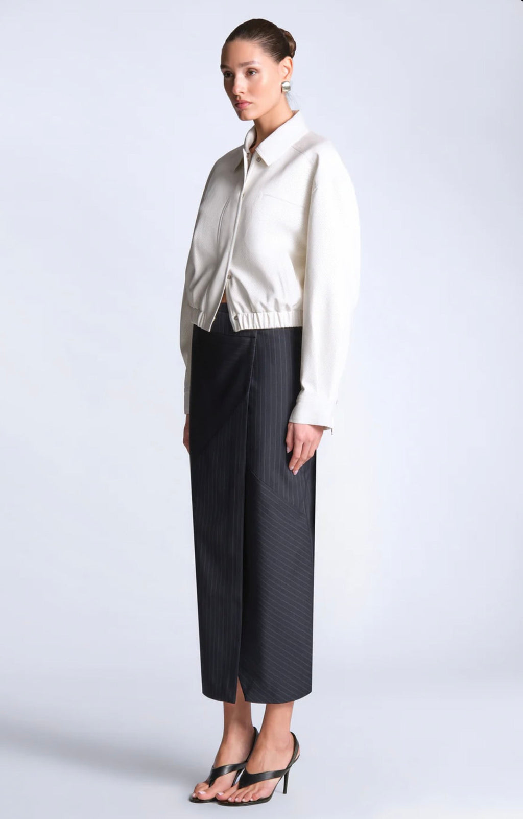 Elasticated Hem Classic Collar