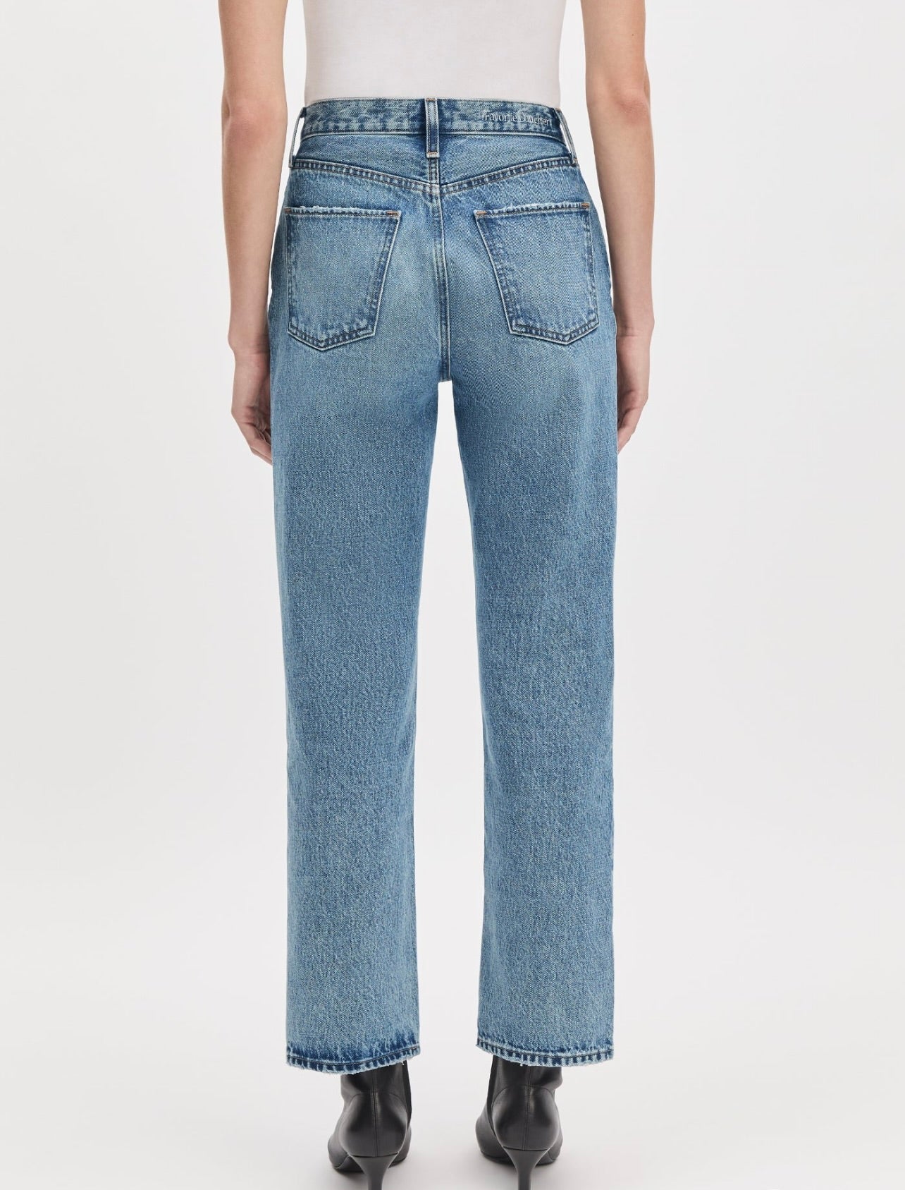 High-Rise Relaxed Cut
