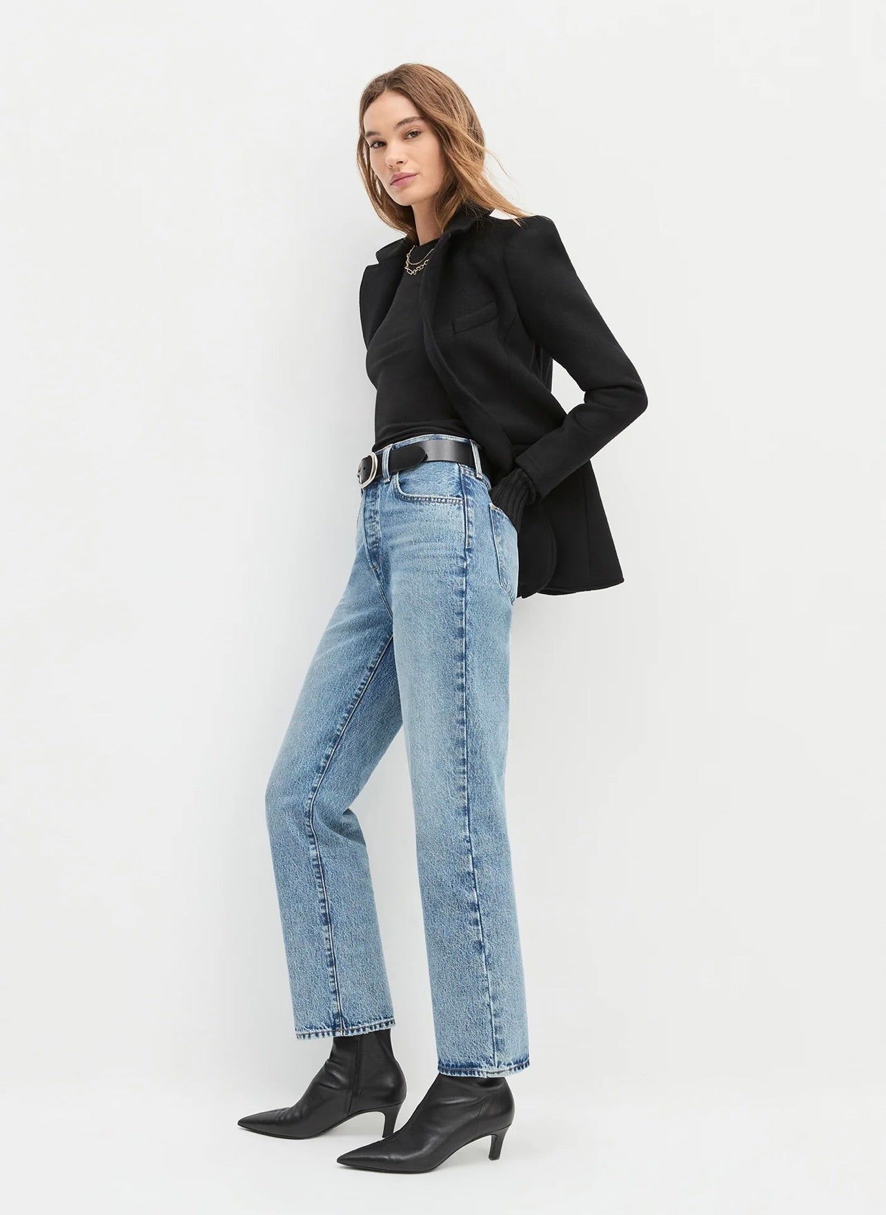 High-Rise Relaxed Cut