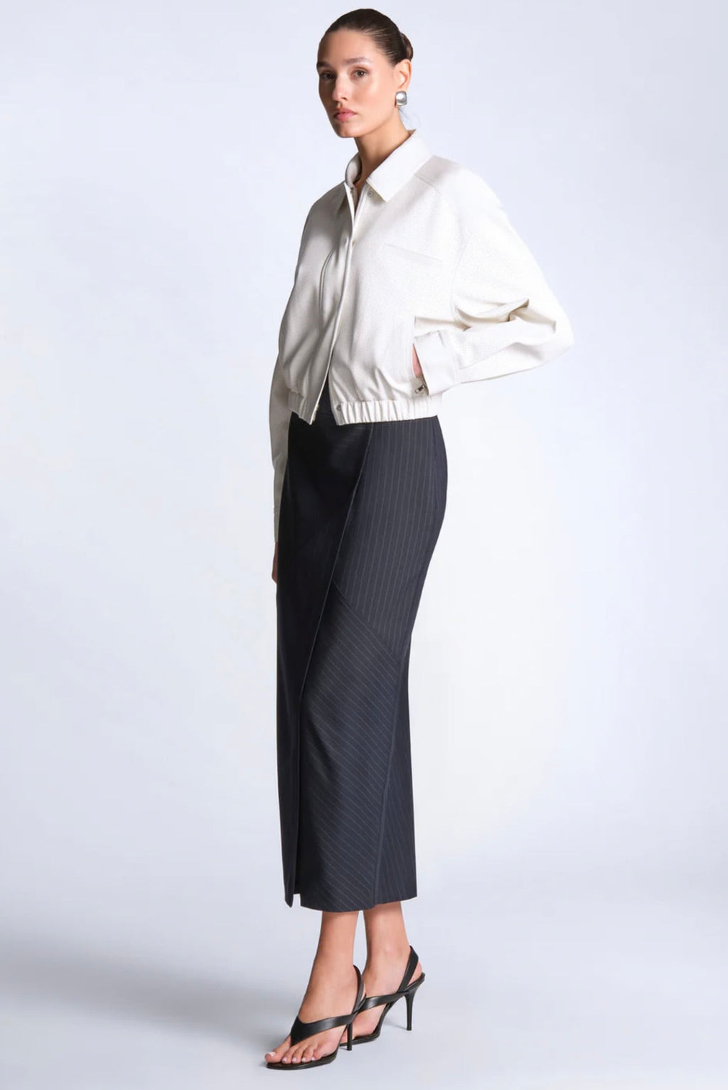 Elasticated Hem Classic Collar