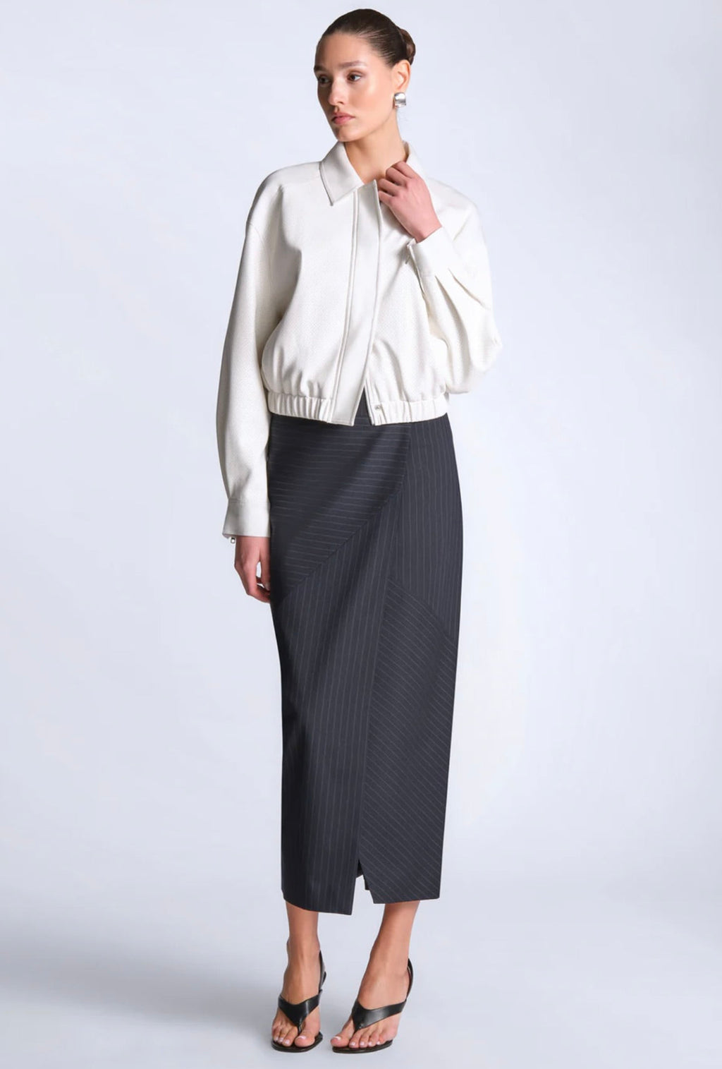 Elasticated Hem Classic Collar