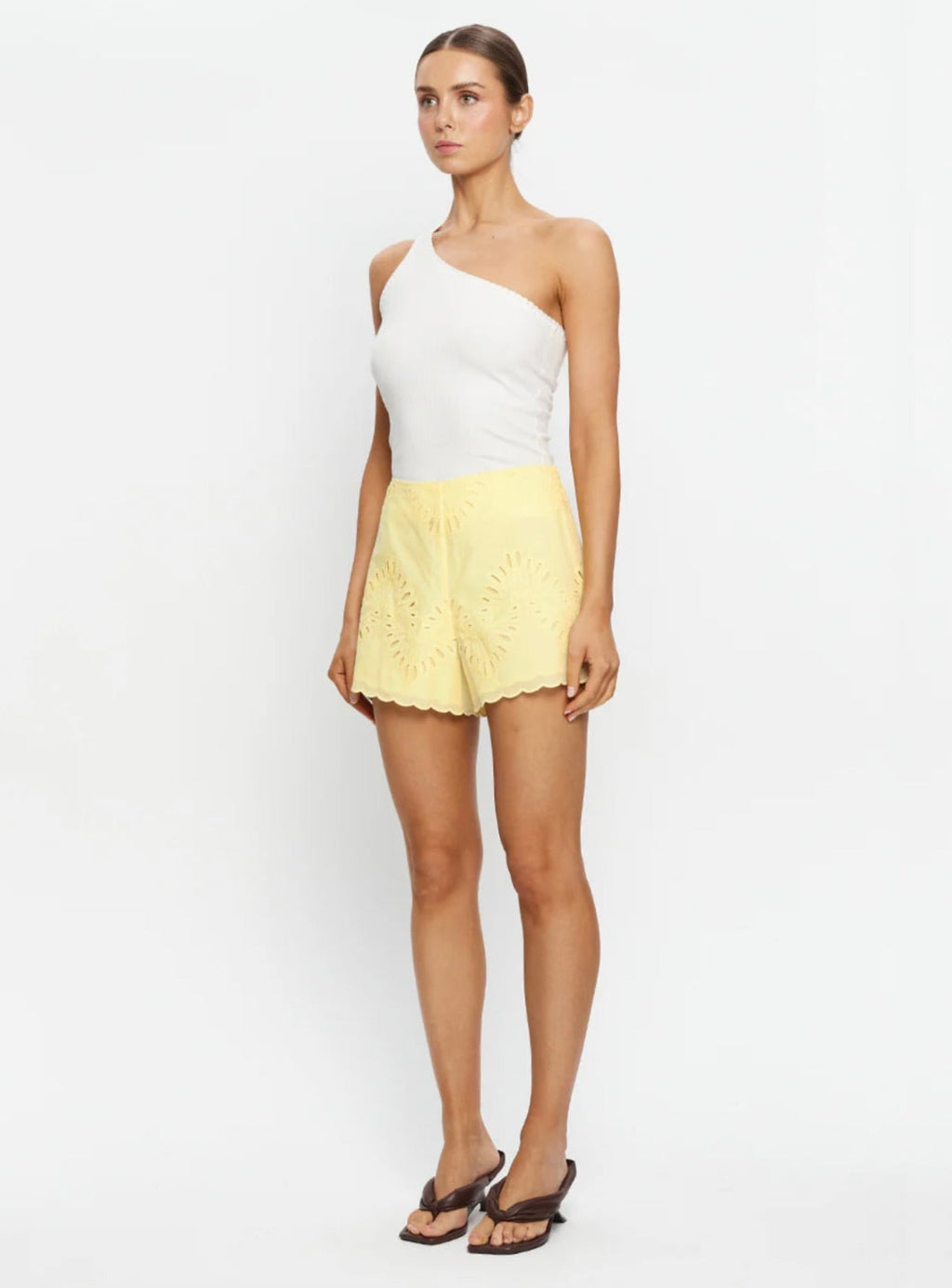 Mid-Rise Fitted Fully Lined Broderie Shorts with Side-Zip Concealment