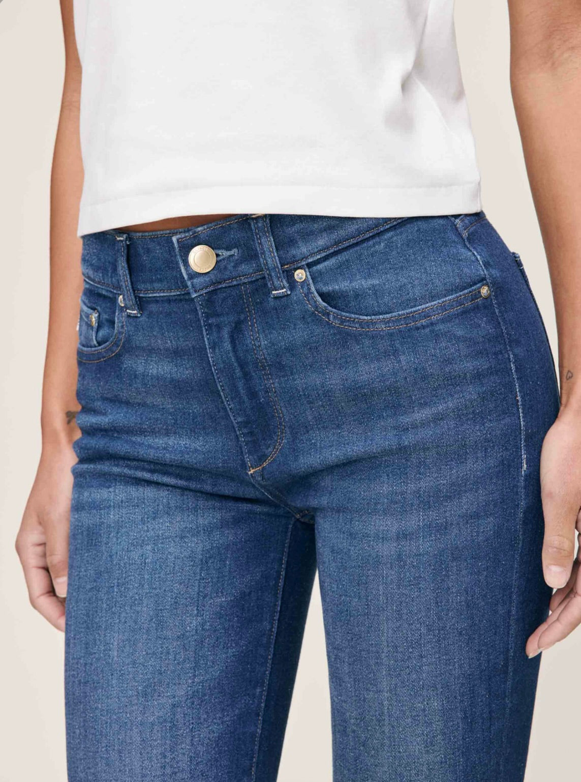  Five-Pocket Gold-Tone Hardware Mid-Rise Classic Straight Jeans